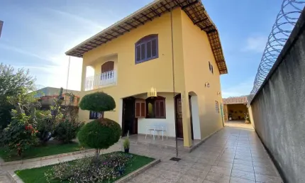 Residência de Luxo no Centro de Esmeraldas-MG: 5 quartos, 1 suíte, piscina aquecida, área gourmet. Oportunidade única!