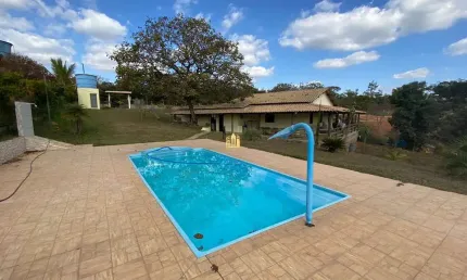 Oportunidade! Sitio à venda em Esmeraldas/MG, no bairro Águas Nascentes. 4 quartos, 1 suíte, 2 salas, 2 banheiros, 2 vagas de garagem, 6.500,00 m² de área. Venha conferir!