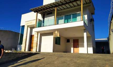 Casa à venda em Esmeraldas-MG, Bairro Fernão Dias: 3 quartos, 1 suíte, 3 salas, 2 banheiros, 7 vagas, 180m². Oportunidade Imperdível!