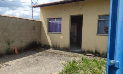 Casa para venda em Esmeraldas-MG, bairro Dumaville: 2 quartos, 1 sala, 1 banheiro, 49,00 m² de área.