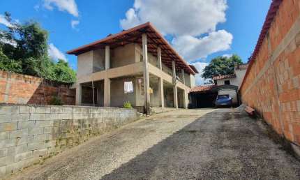 Imperdível! Casa à venda em Esmeraldas-MG, no bairro Fernão Dias, com 4 quartos, 2 suítes, 3 salas, 4 banheiros, 3 vagas de garagem e 360m².