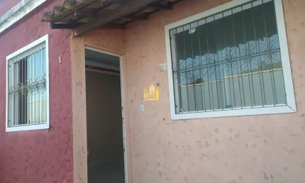Casa à venda em Esmeraldas-MG, Dumaville: 2 quartos, 1 sala, 1 banheiro, 2 vagas de garagem, 60m². Aproveite!