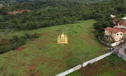 Oportunidade! Terreno comercial de 30.000m² no Centro de Esmeraldas-MG: Acesso fácil, vista exuberante e projeto aprovado.