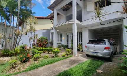Casa de Luxo no Centro de Esmeraldas-MG: 5 Quartos, 1 Suíte, 3 Salas, 3 Banheiros, 4 Vagas de Garagem - Oportunidade!