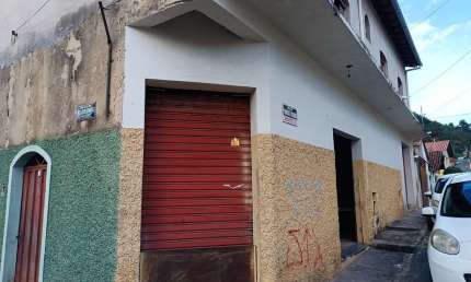 Loja comercial para locação no Centro de Esmeraldas-MG: 1 sala, 1 banheiro, 80m² de área. Garanta já o seu espaço!