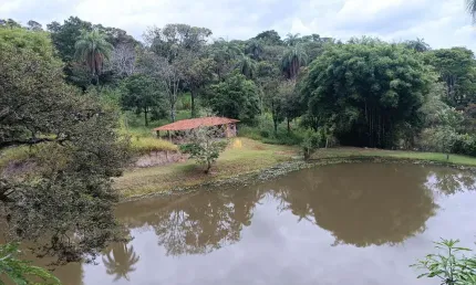 Lindo Sítio à Venda no Condomínio Vale do Ipê Amarelo em Esmeraldas - 4.280 m²
