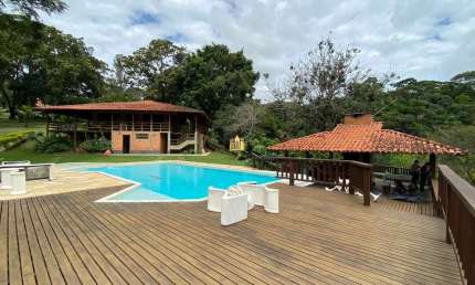 Lindo Sítio à Venda no Condomínio Vale do Ipê Amarelo em Esmeraldas - 10.800 m²