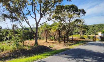 Terreno Exclusivo à Venda no Condomínio Solar das Palmeiras em Esmeraldas - 1.913 m²
