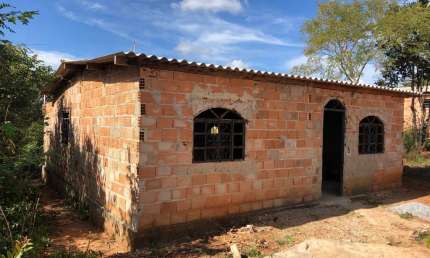 Imperdível oferta de casa à venda em Esmeraldas-MG, no bairro Dumaville, com 2 quartos e 60m² privativos!