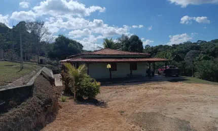 Espetacular Sítio Comercial à Venda em Esmeraldas-MG, Bairro Vargem: 4 quartos, 1 suíte, 2 salas, 2 banheiros, 2 vagas, 10.000m².