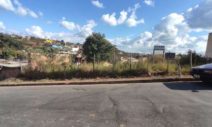 Terreno à venda em Esmeraldas-MG - Bairro Novo Retiro: 360m² de área!