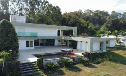 Casa de Luxo no Condomínio Belvedere em Esmeraldas-MG: 9 Quartos, Piscina, Espaço Gourmet - Agende sua Visita!