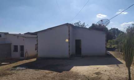 Casa à venda em Esmeraldas-MG, Cidade Jardim: 2 quartos, 1 sala, 1 banheiro, 1 vaga de garagem - 60,00m² de área.