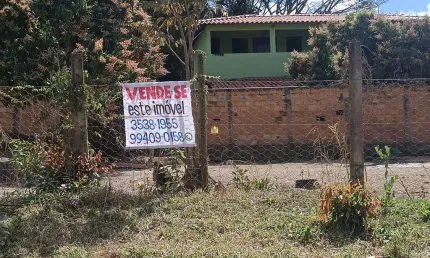 Terreno à venda em Esmeraldas-MG, bairro Cidade Jardim - 610m² de área!