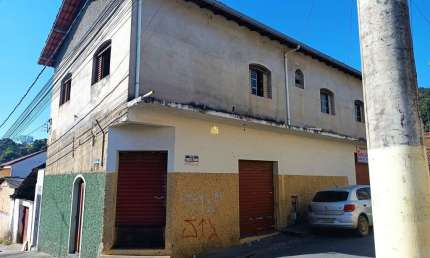 Excelente oportunidade: Loja comercial à venda no Centro de Esmeraldas-MG, com 1 sala, 1 banheiro e 200m² de área!
