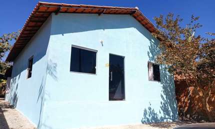 Imperdível oportunidade! Casa à venda em Esmeraldas-MG, Dumaville, 2 quartos, 1 sala, 1 banheiro, 3 vagas de garagem, 90m².