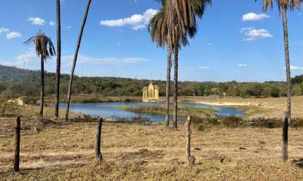Fazenda Comercial à Venda em Sete Lagoas-MG - 3 Quartos, 1 Sala, 1 Banheiro - 600.000m² de Área!