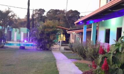 Casa à venda em São Joaquin de Bicas-MG: 9 quartos, 1 suíte, 4 salas, 9 banheiros, 2 vagas, 800m² de área no bairro São José.