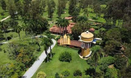 Fazenda de Luxo à Venda em Esmeraldas-MG: 9 Quartos, 3 Suítes, 6 Salas, Estrutura Completa para Criação de Gado. Oportunidade Única!