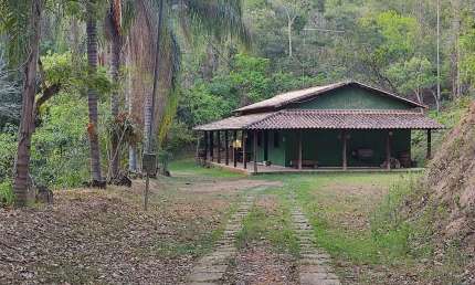 Propriedade única à venda em Esmeraldas-MG: 3 quartos, sala, banheiro, 5 vagas, 20.000 m² no Condomínio das Favas.