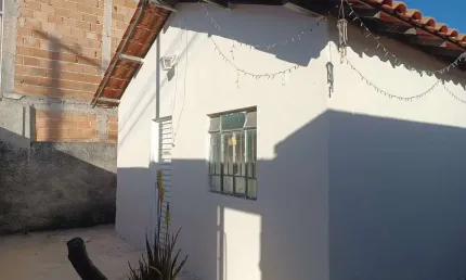 Imóvel de 3 quartos na Santa Quitéria, Esmeraldas-MG: casa à venda - 80m², 1 vaga de garagem.