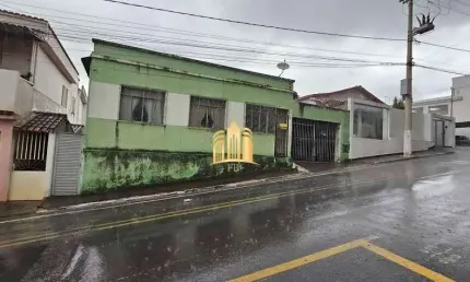 Imperdível casa à venda no centro de santo antônio do monte-mg: 4 quartos, 1 sala, 1 banheiro, 2 vagas, 150 m²!