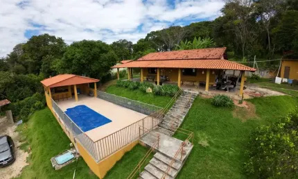 Sítio à venda em Esmeraldas-MG, bairro Bambus: 3 quartos, 1 sala, 2 banheiros, 4 vagas de garagem, 1.252,00 m² de área.