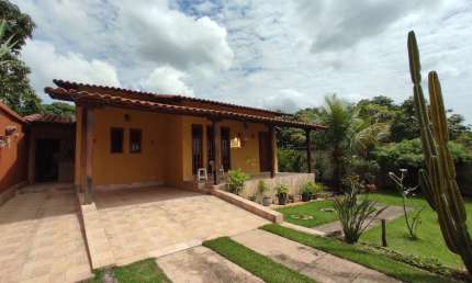 Casa à Venda em Tropeiros, Esmeraldas - 3 Quartos, Suíte, Lote de 1.000m², R$ 500.000 - Contato com a Natureza