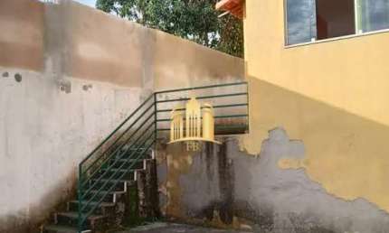 Imperdível casa à venda em Esmeraldas-MG, bairro Melo Viana. 3 quartos, 1 suíte, 1 sala, 2 banheiros, 2 vagas, 80m².
