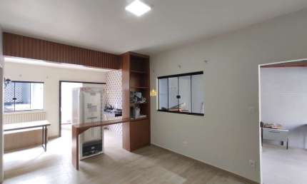 Casa à Venda no Centro de Esmeraldas - Espaço, Conforto e Lazer por R$ 800.000,00