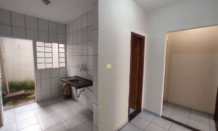 Casa à venda em Esmeraldas-MG, Santa Cecília: 2 quartos, 1 banheiro, 1 vaga de garagem. Confira!