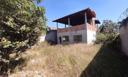 Casa à venda em Esmeraldas-MG, Dumaville: 2 quartos, 1 suíte, 1 sala, 2 banheiros, 3 vagas de garagem, 120m² de área.