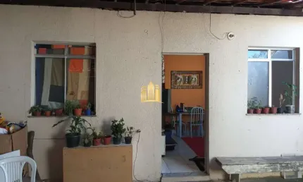 Imperdível oportunidade: Casa à venda em Esmeraldas-MG, Dumaville, 2 quartos, 1 sala, 1 banheiro e 2 vagas de garagem!
