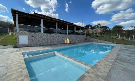 Sítio à Venda no Condomínio Paraíso das Esmeraldas, Esmeraldas - 5.490m², Suíte, Piscina, Área Gourmet