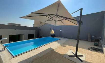 Excelente Casa à Venda no Bairro São Francisco de Assis, Esmeraldas, MG - 3 Quartos, Piscina, R$ 600.000