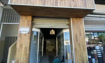 Loja para Locação no Centro de Esmeraldas | R$ 2.500,00 | Mezanino, Vitrines e Ar Condicionado