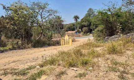 Terreno à Venda em Tropeiros, Esmeraldas - Oportunidade Comercial por R$120.000
