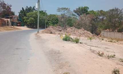 Venda de Lote Comercial de Esquina em Esmeraldas - 610m² por R$200.000