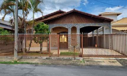 Casa à Venda em Esmeraldas ? 4 Quartos, Espaço Gourmet e Conforto Completo