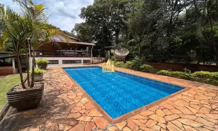 Sítio à Venda no Cidade Jardim: 4 Quartos, Piscina e Pomar!