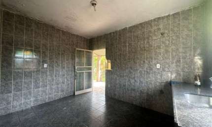 Casa Duplex à Venda em Caracóis de Baixo: 6 Quartos, 2 Suítes - Invista Já!