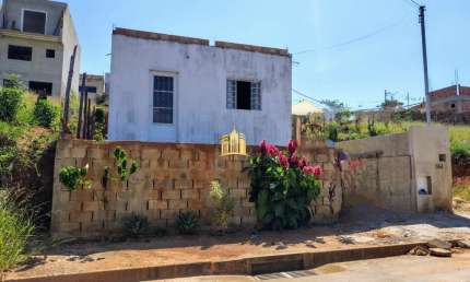 Casa à Venda Recanto do Passaredo: 2 Quartos, 200m², Varanda e Garagem!