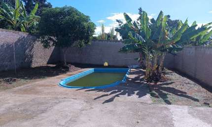 Sítio à venda em Dumaville, Esmeraldas-MG: 2 quartos, 1 sala, 1 banheiro, 3 vagas na garagem, 360m² de área. Confira!