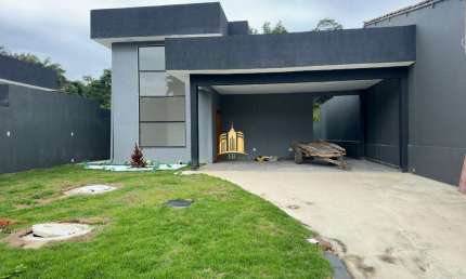 Casa 3 Quartos com Suíte - 180m² - Sala com Pé Direito Duplo - 5 Vagas - Acabamento Premium