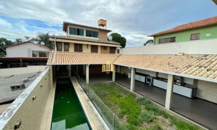 Casa de Alto Padrão com Vista, Piscina, Área Gourmet, Casas Anexas, Loja e 3 Entradas