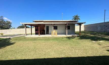 Sítio Dumaville à Venda: 3 Quartos, Piscina, Churrasqueira