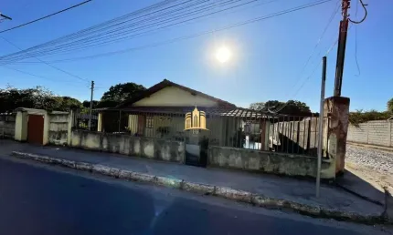 Casa à Venda Centro Esmeraldas MG: 3 Quartos Lote 1138m²