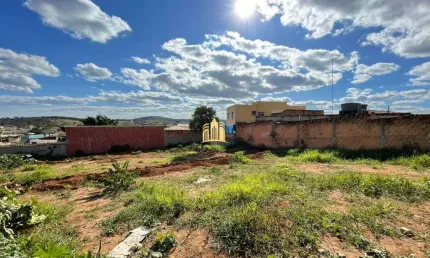 Lote à Venda Bairro São Pedro Esmeraldas MG: 425m² Comercial/Residencial
