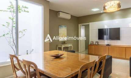Casa c/ 5 quartos e 4 vagas, 350m², à venda no bairro Brás, por 1.696.000,00
