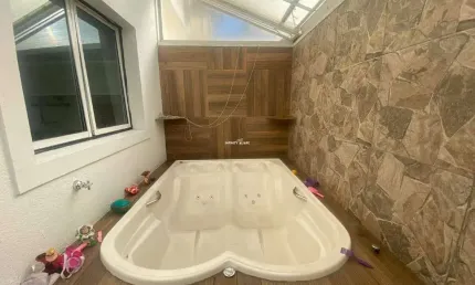 Casa em Condomínio Fechado c/ 2 quartos, e 2 vagas, 110m², à venda no Condomínio Villa D Este, no bairro Vila Bertioga, por 650.000,00